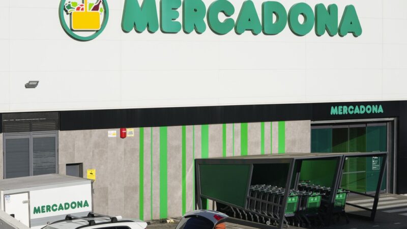 Tribunal da Espanha condena supermercado por demitir funcionário por comer croquete que ia para o lixo