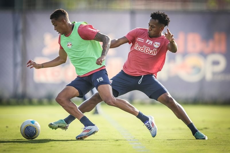 Bragantino realiza treino técnico e tático em reapresentação