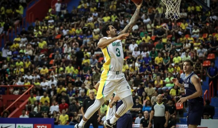 Liderado por Caboclo, Brasil vence Uruguai no basquete e garante vaga na AmeriCup 2025