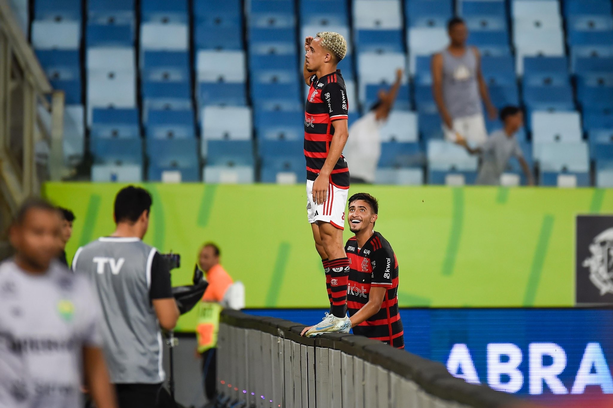 Guilherme celebra gol em estreia pelo profissional do Flamengo: “Difícil expressar em palavras”