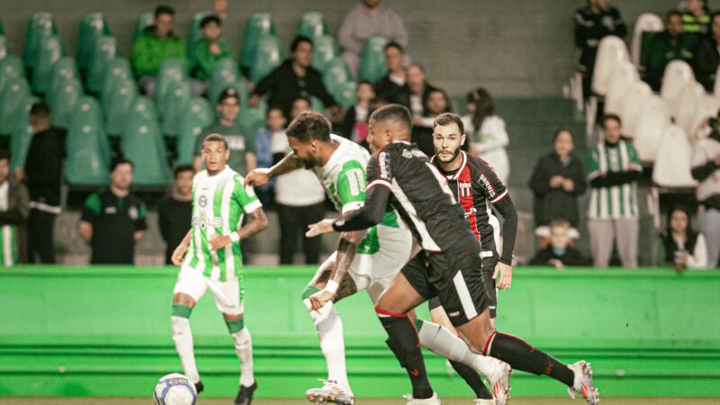 Botafogo-SP encerra temporada com quebra de tabu de 48 anos contra Coritiba