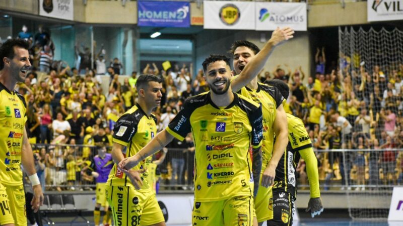 Jaraguá volta a vencer o Carlos Barbosa e avança à semifinal da LNF