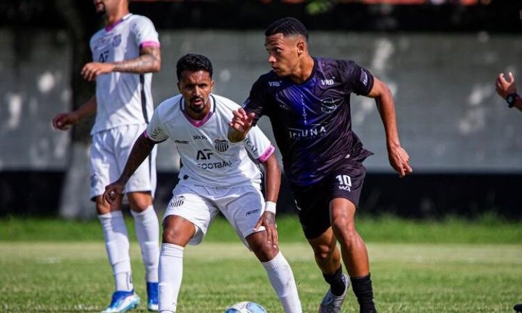 Haitiano Garrinsha marca, Pérolas Negras vence o São Cristóvão e vai à semifinal da Série B1 do Carioca