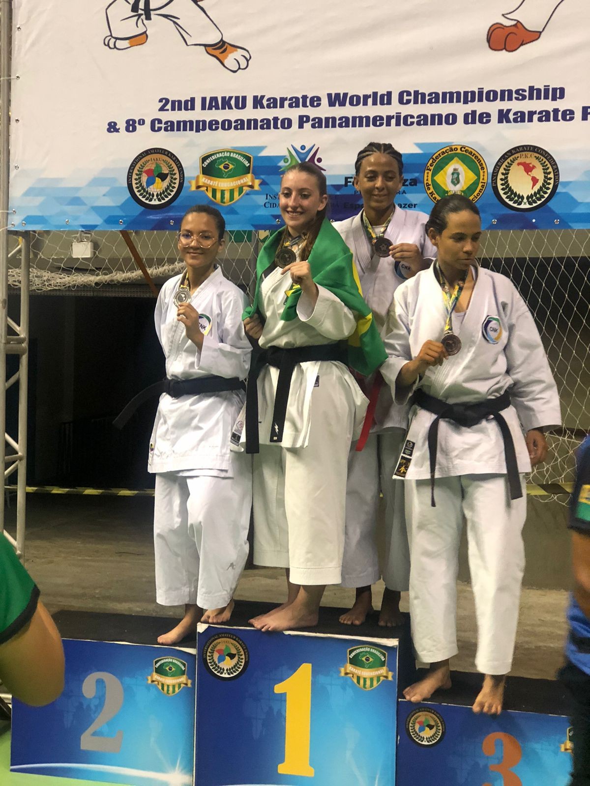 Estudante da rede pública de Bezerros é campeã mundial de karatê