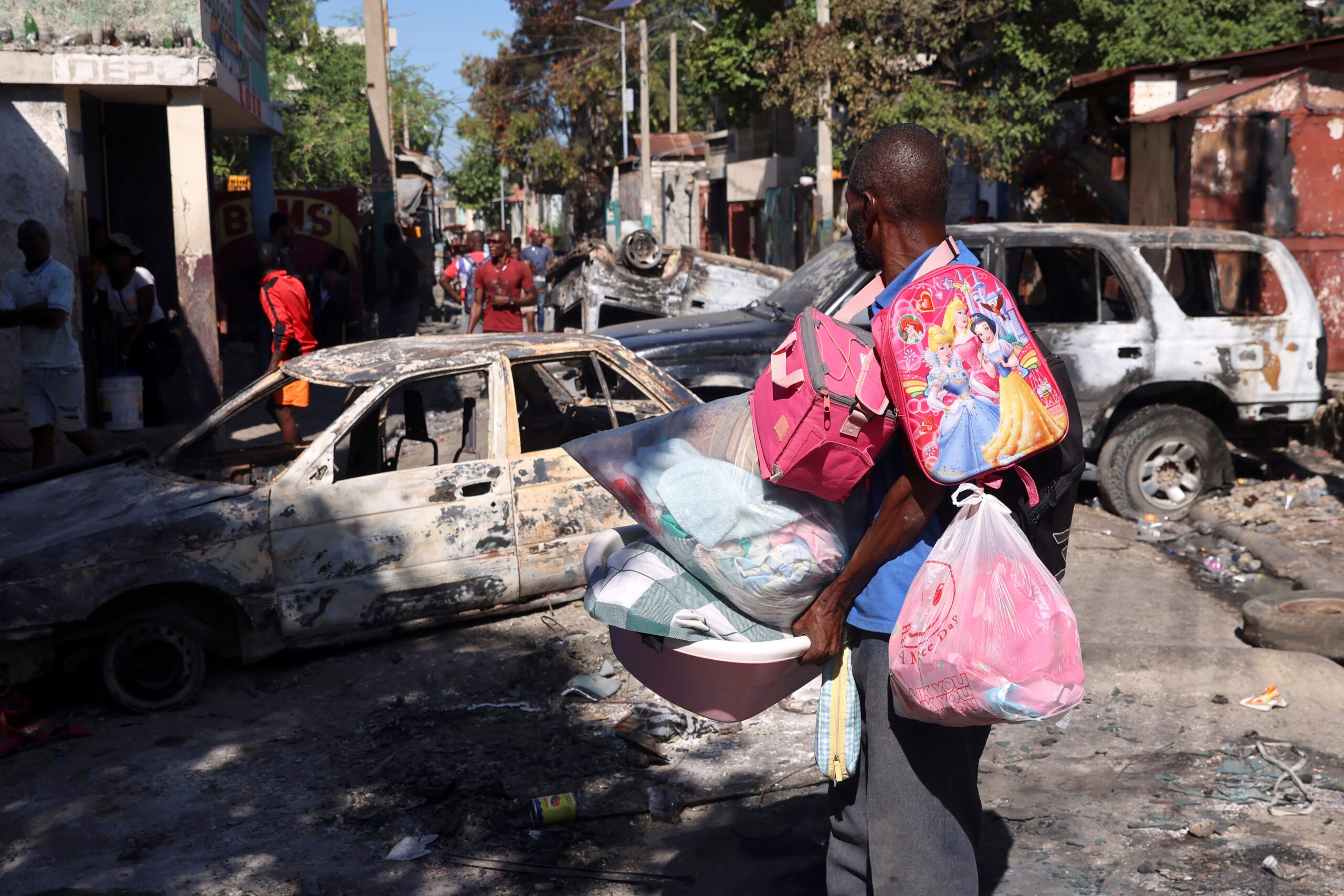 Líde de gangue acusa idosos de praticar vodu para matar seu filho, ordena massacre e deixa 180 mortos no Haiti