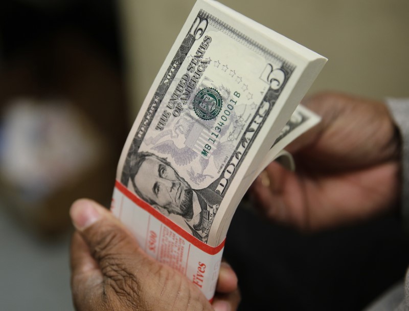 Dólar abre em alta e bate R$ 6,15, com avaliação final do pacote de corte de gastos