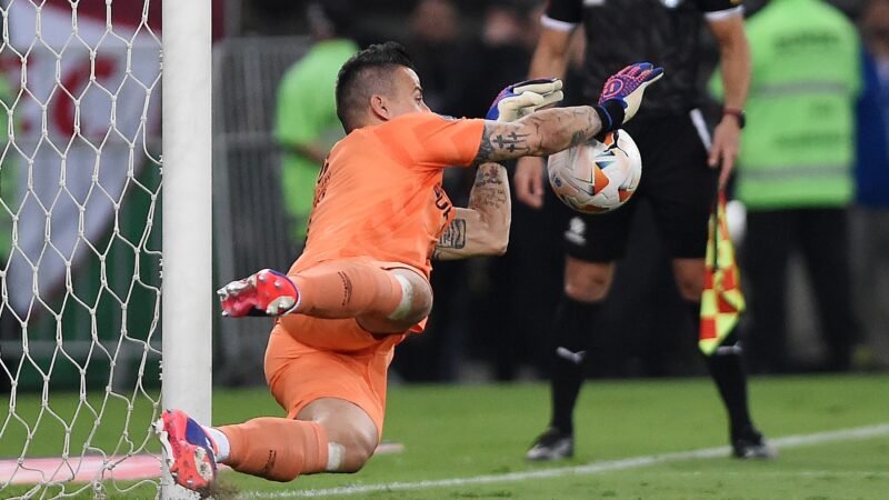 Goleiro Fábio é o maior pontuador do Fluminense no Cartola 2024 e livra equipe do rebaixamento