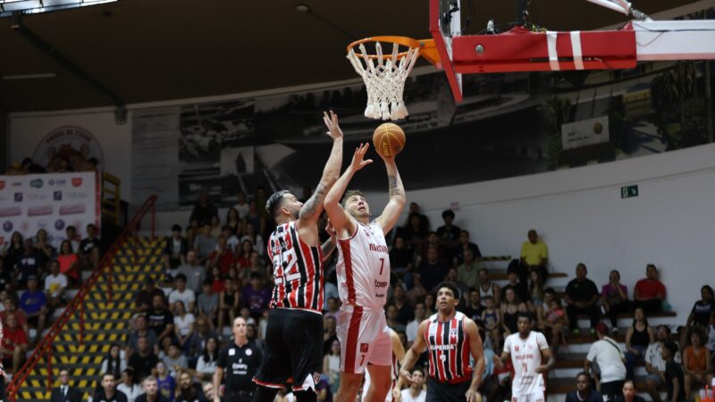 Paulistano bate São Paulo e volta a vencer em casa no NBB