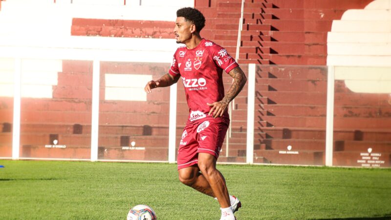 Vila Nova oficializa contratação do lateral-esquerdo Willian Formiga