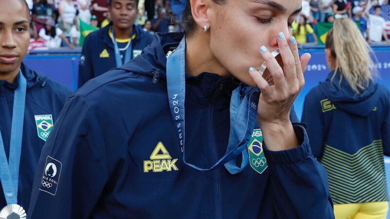 Corinthians se despede de Gabi Portilho, Yasmim e Jheniffer, medalhistas de prata em Paris