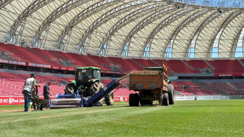 Inter promove mudança no gramado do Beira-Rio ainda pela enchente; entenda o processo