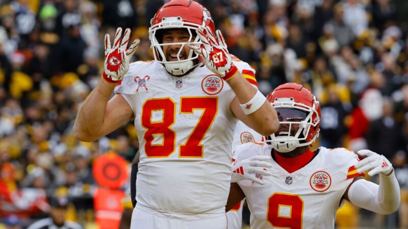 NFL: Com recorde de Kelce, Chiefs vencem Steelers e garantem 1° lugar na AFC