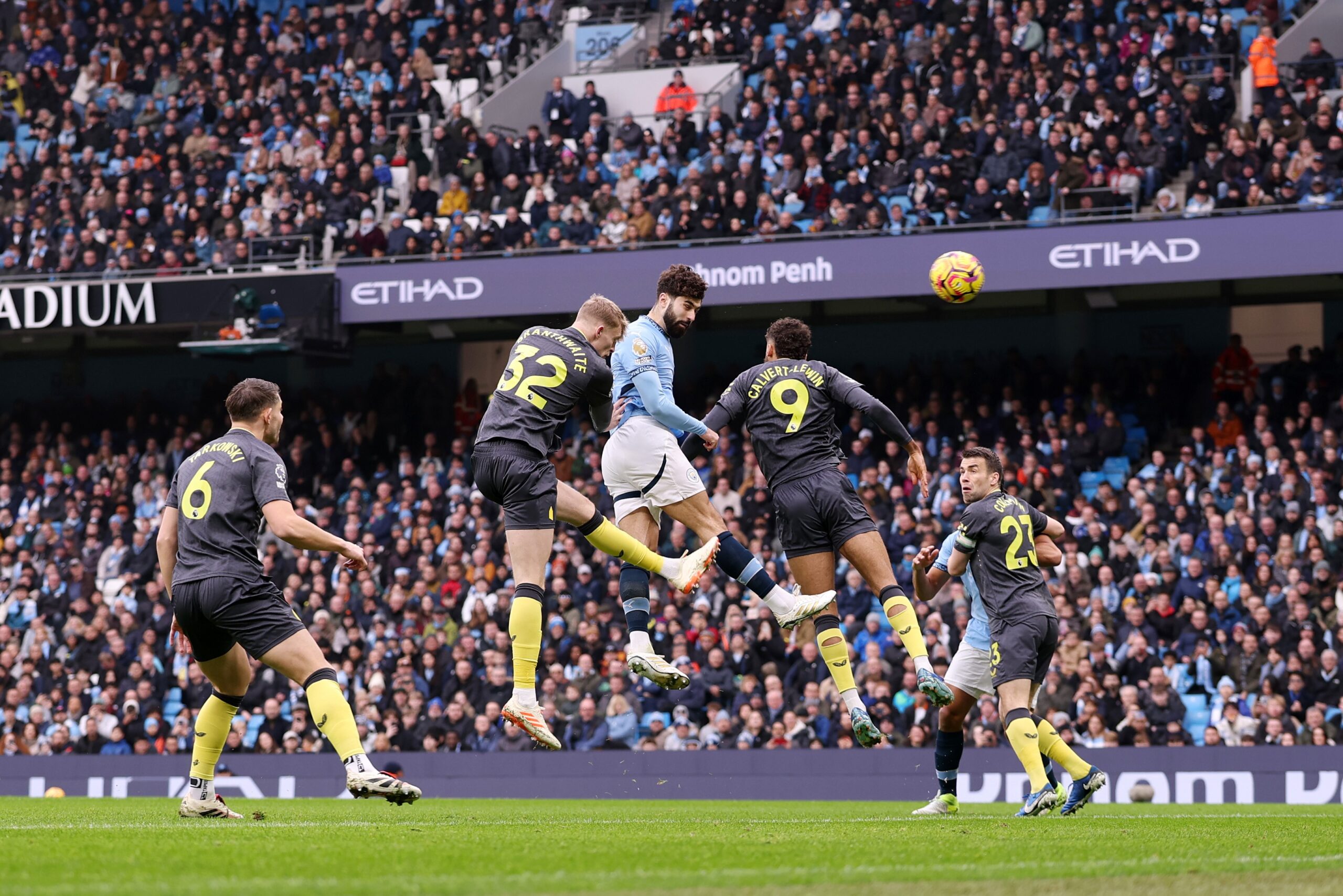 Guardiola diz que até os jogadores do City querem reforços em janeiro