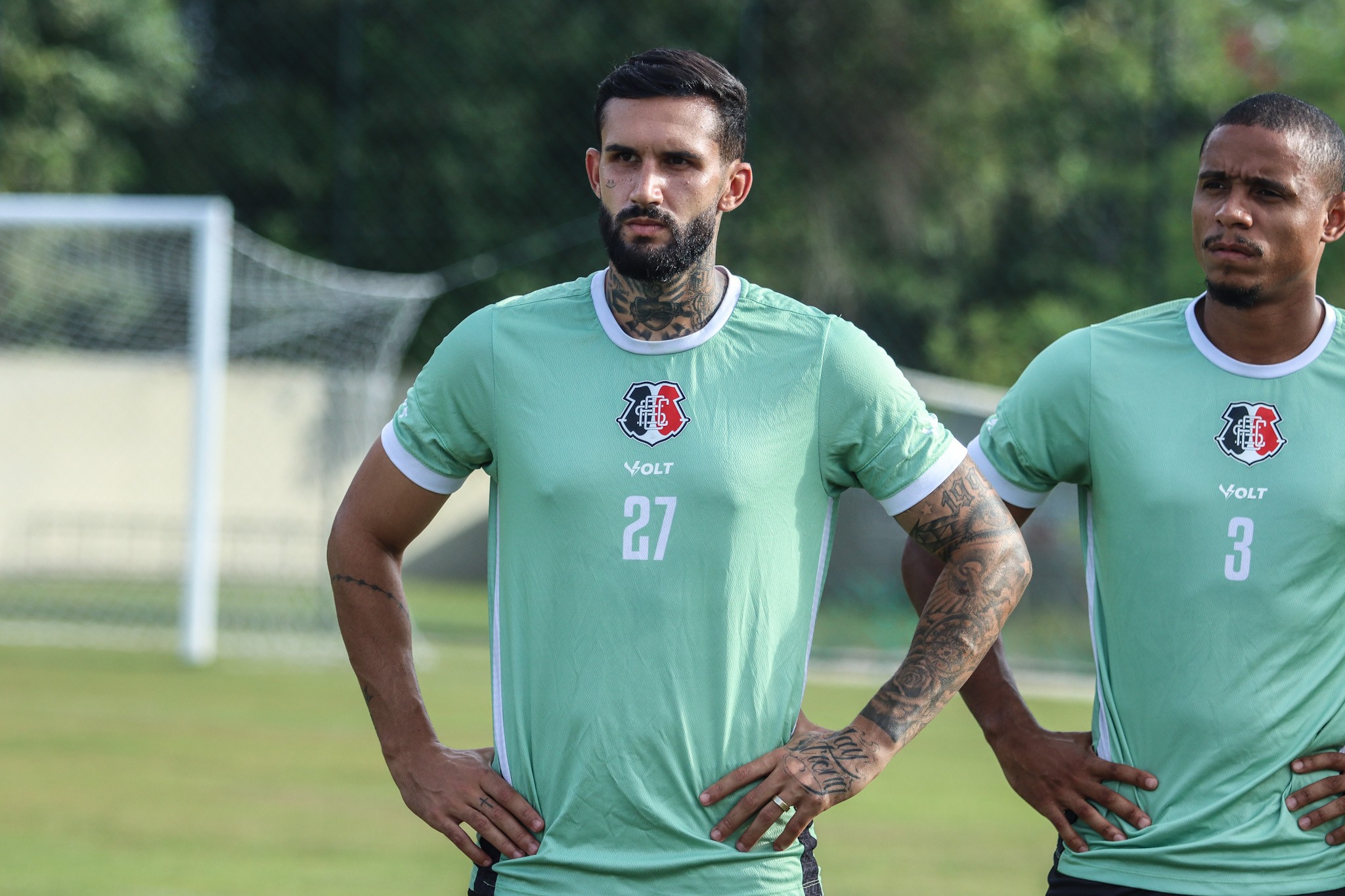 Zagueiro Michel Bennech se coloca à disposição para estrear pelo Santa Cruz contra o Treze