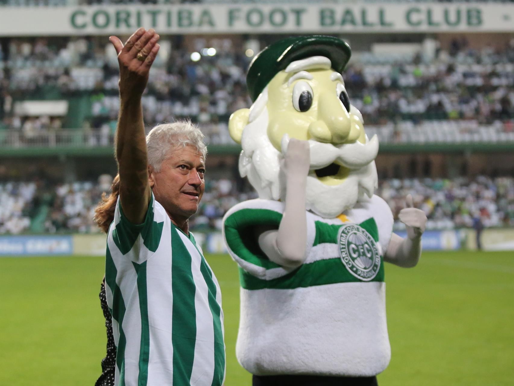 Joel Mendes, ex-goleiro de Coritiba, Santos e Vitória, morre aos 78 anos