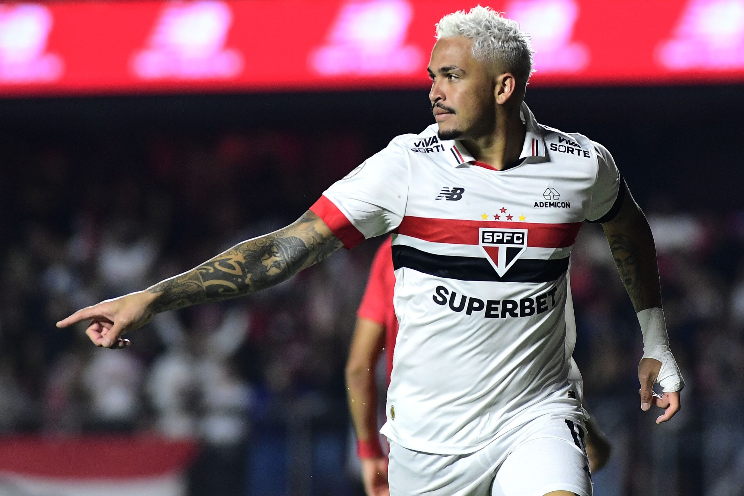 Luciano fica? O que São Paulo pensa sobre futuro do atacante