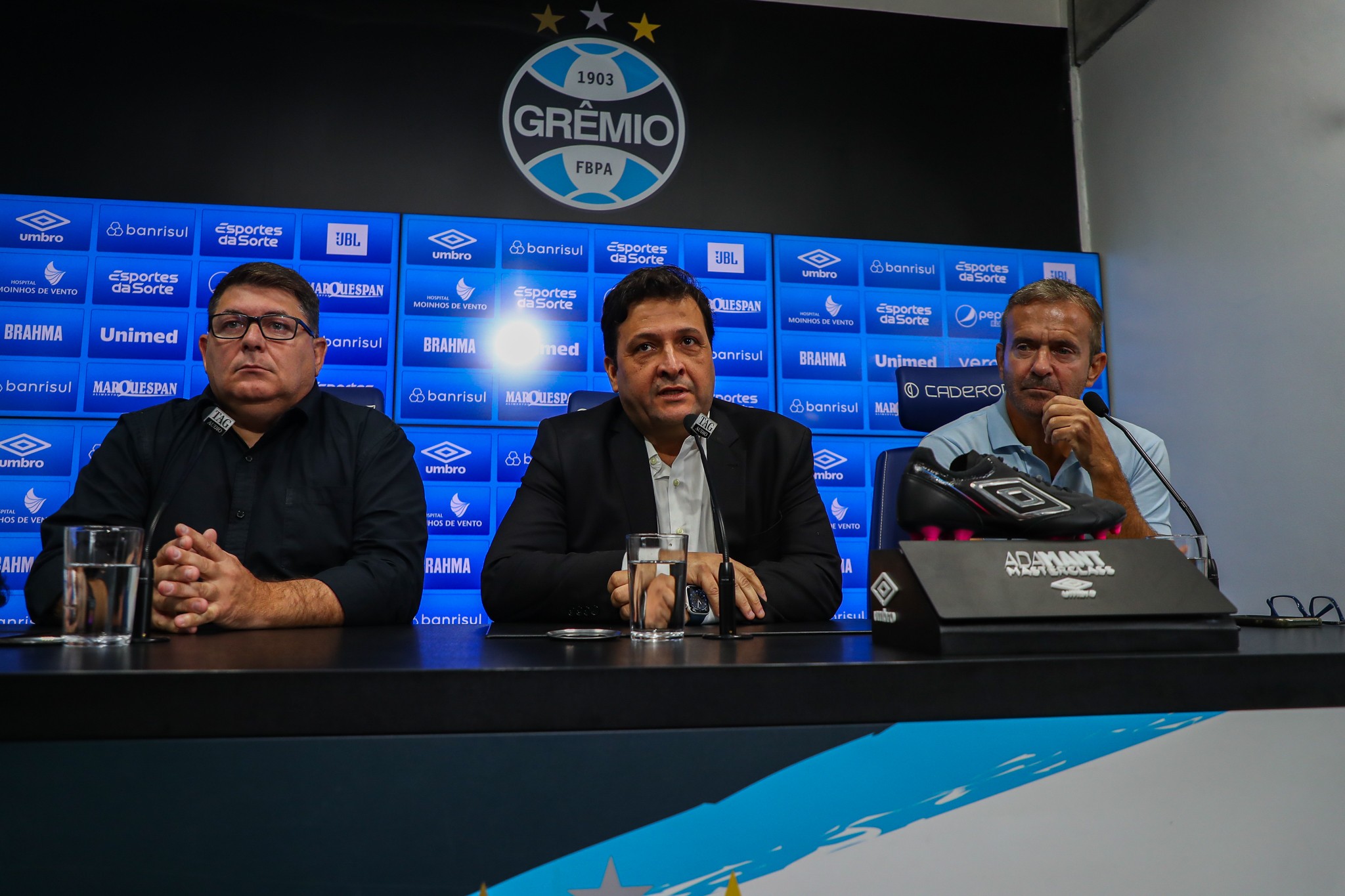 Há 16 dias da reapresentação, Grêmio segue com indefinição do técnico e sem mudanças no elenco