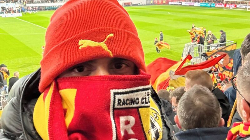 Varane se disfarça com cachecol e assiste a jogo da Copa da França na arquibancada