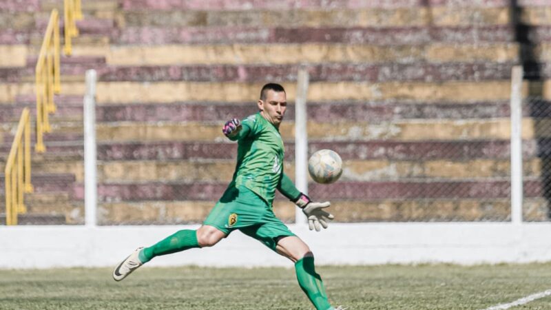 Goleiro é contratado em ida ao barbeiro, volta a jogar após 7 anos aposentado e sobe de divisão no RS