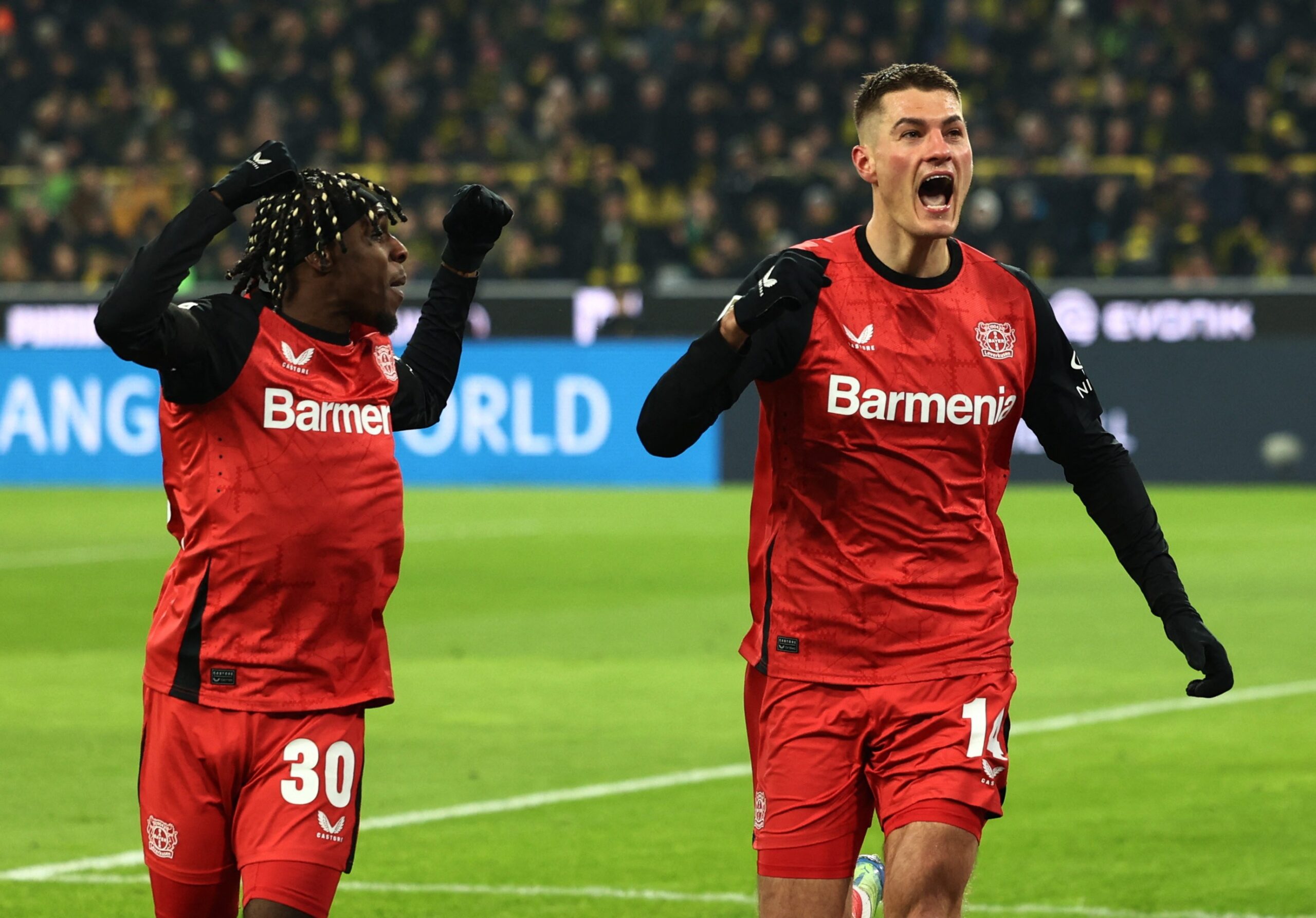 Leverkusen vence Borussia Dortmund na volta da Bundesliga em jogo de cinco gols