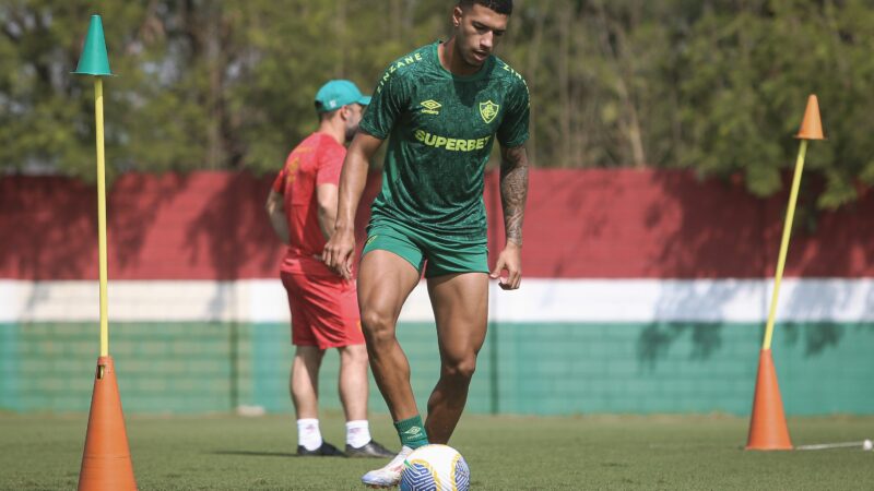 Kauã Elias antecipa volta das férias e se reapresenta ao Fluminense para iniciar preparação para 2025