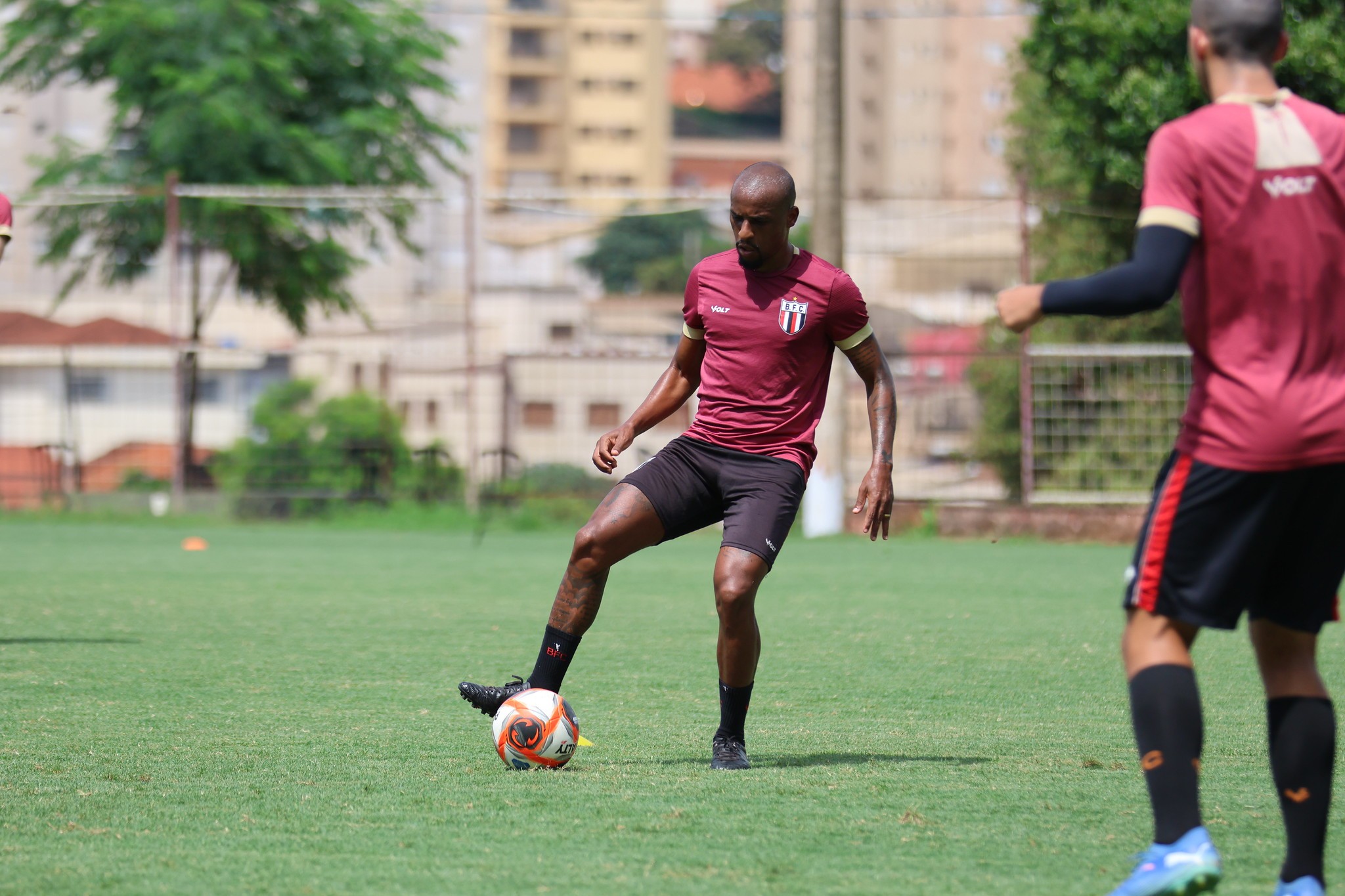 Jeferson celebra retorno ao Botafogo-SP após 5 temporadas: “Me sinto em casa”