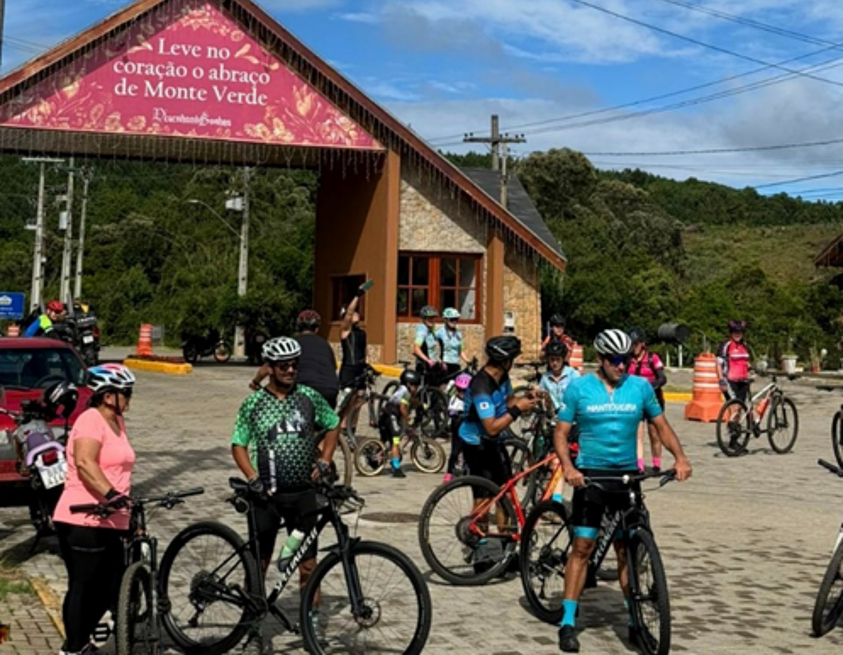 Monte Verde abre calendário esportivo com passeios e desafios ciclísticos em meio à Serra da Mantiqueira