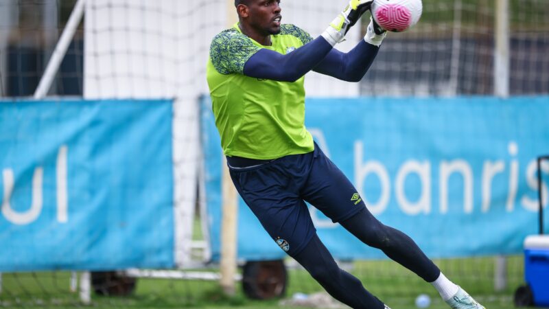 Criciúma negocia com o goleiro Caíque, do Grêmio