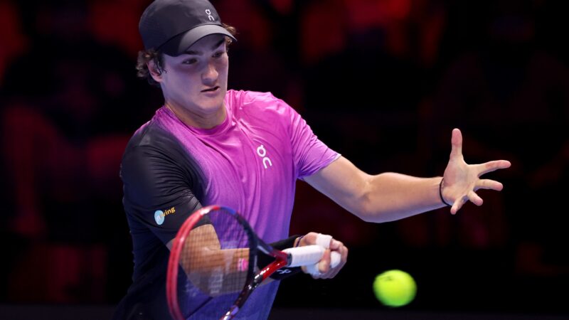 Australian Open: torcedor vestido de gari viraliza na vitória de João Fonseca