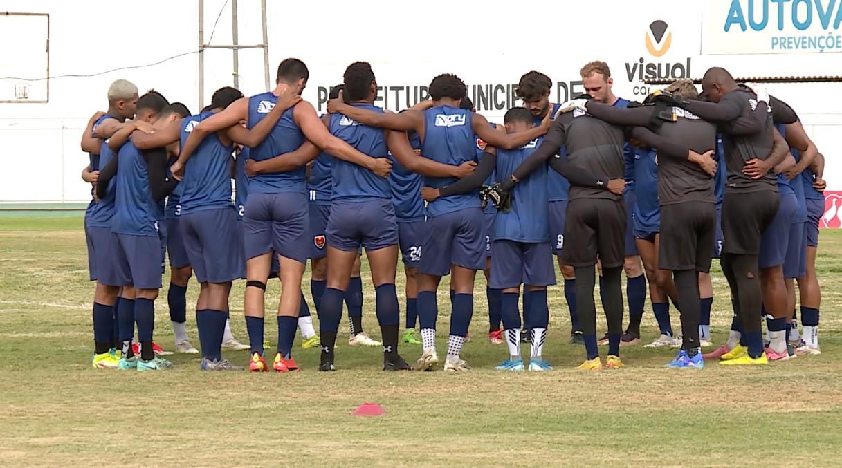 Petrolina relaciona 21 jogadores para a estreia contra o Náutico