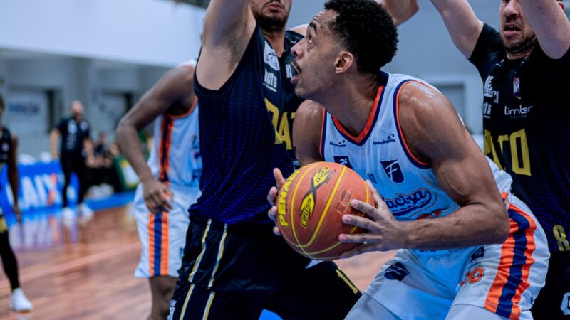 Basquete Unifacisa supera o Pato Basquete na prorrogação com show de Trevor Gaskins