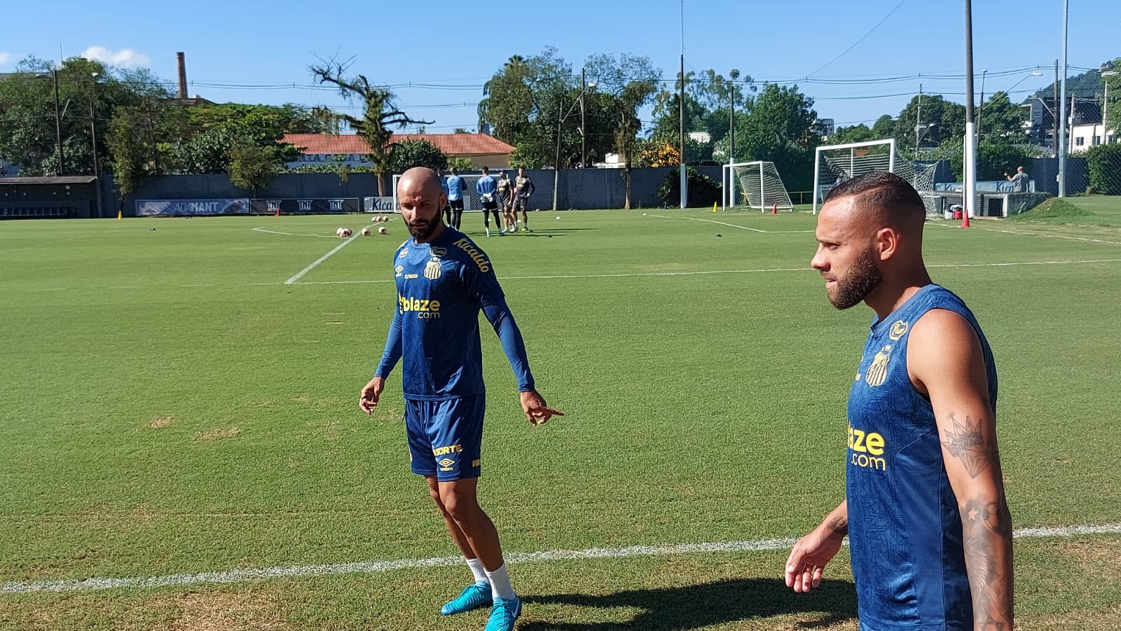 Treino do Santos: perto de anúncio, reforços trabalham no gramado com o elenco