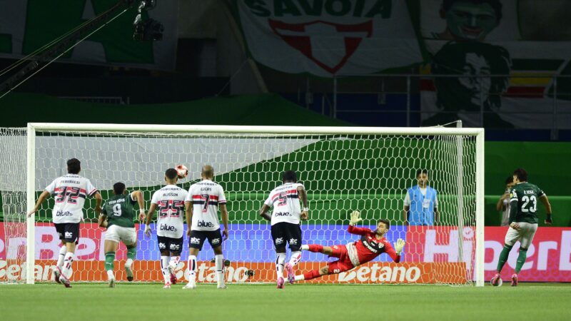 Palmeiras encontra conforto e cria mais no ‘brigado’ Choque-Rei