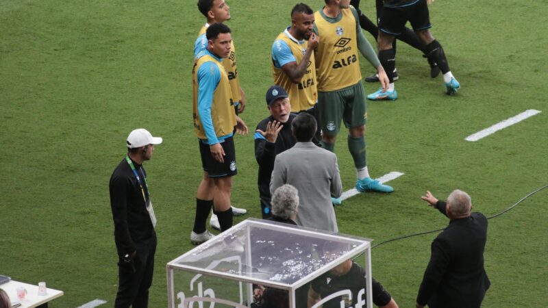 Mano Menezes roubou a cena no Gre-Nal fora de campo; veja reações do técnico do Grêmio