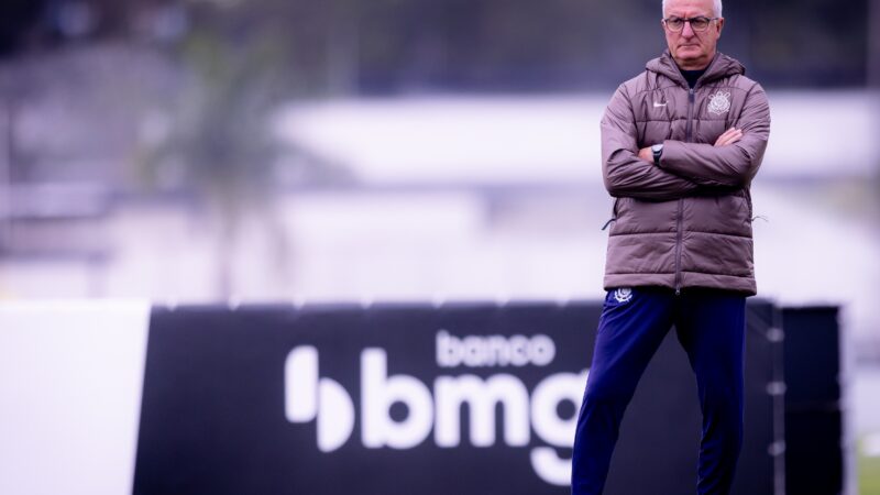 Ainda sem Memphis, Corinthians faz primeiro treino tático para jogo contra o Flamengo