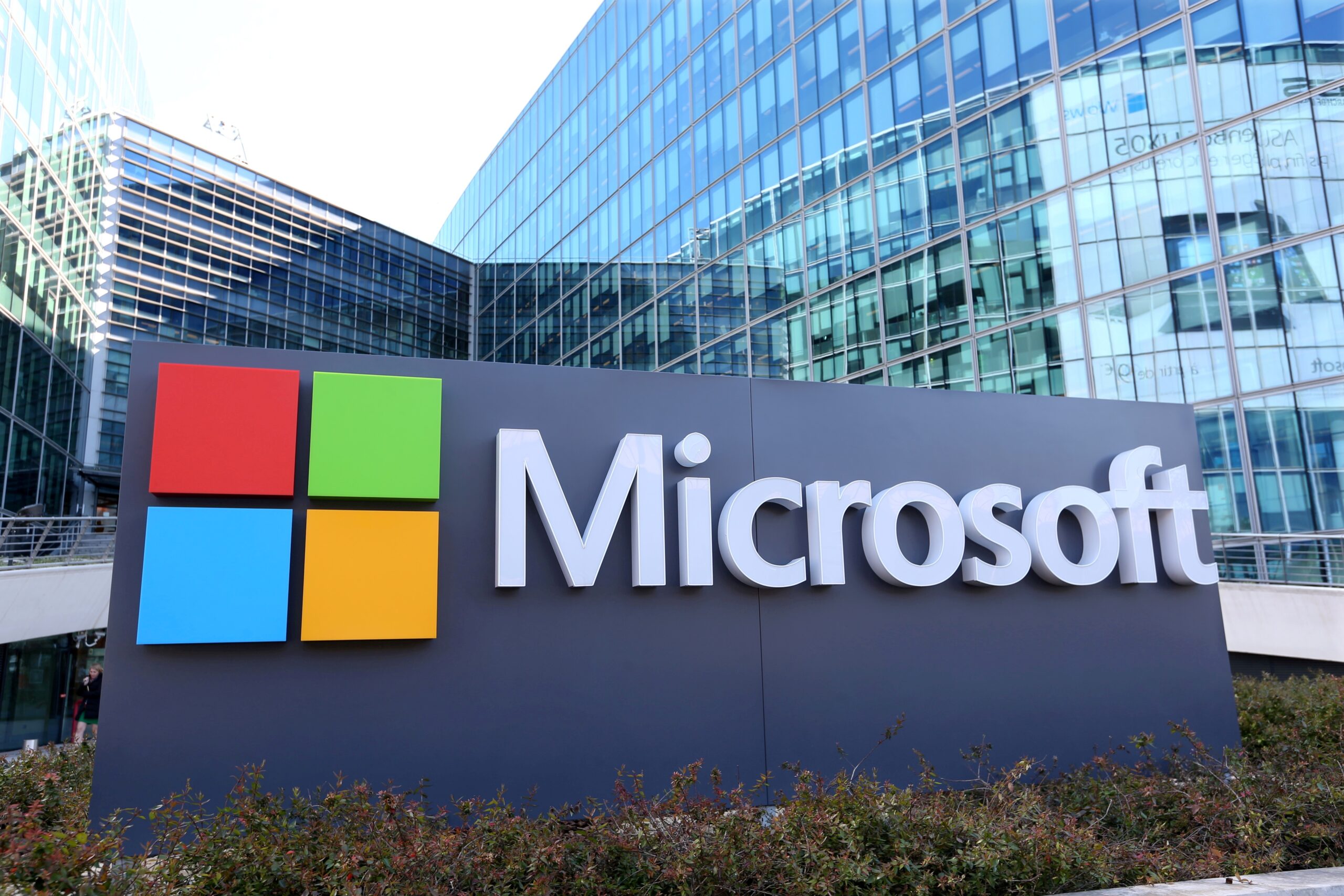 Microsoft desativa serviços usados por Israel após uso para vigilância em Gaza e na Cisjordânia
