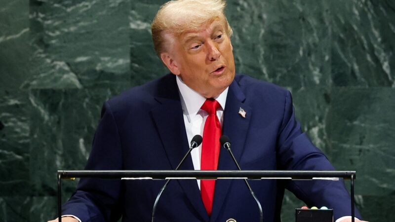 Trump diz ter sido sabotado na ONU após falhas na escada rolante e no teleprompter e exige investigação