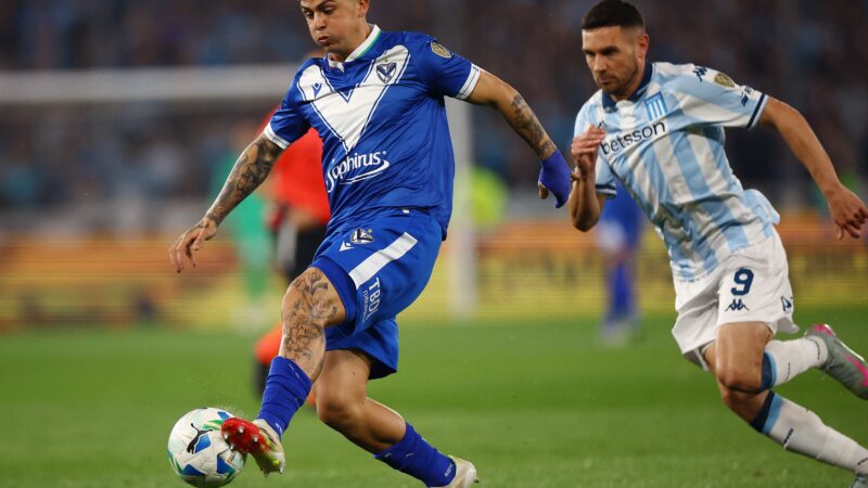 Racing perde chances, toma susto, mas volta às semifinais após 28 anos