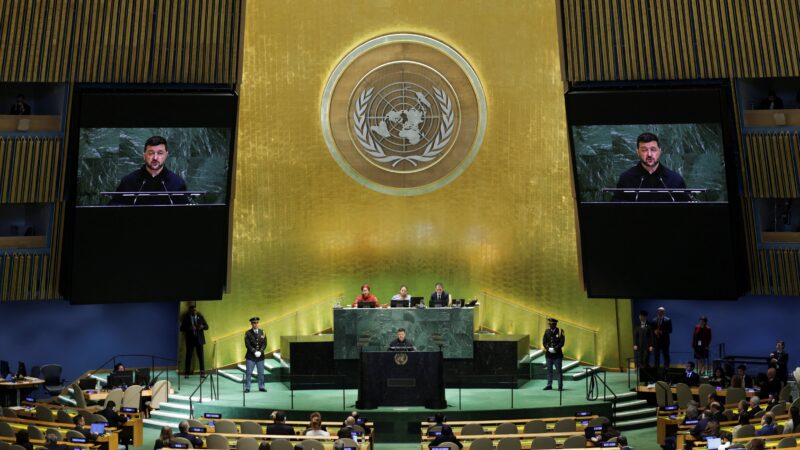 Mundo vive guerra de drones e corrida armamentista mais destrutiva da história, diz Zelensky na ONU