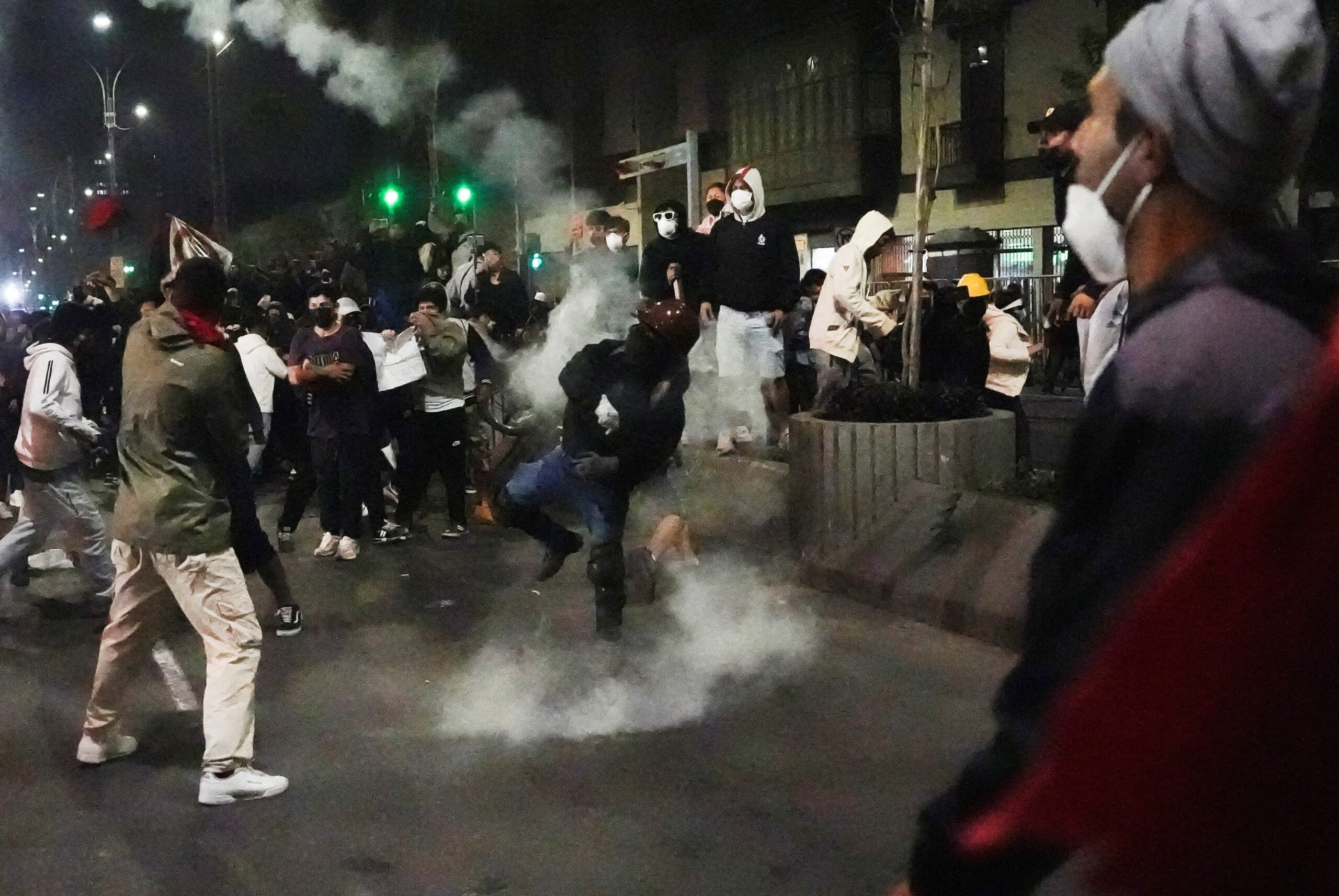 VÍDEO: Geração Z protesta contra o governo do Peru; caos nas ruas tem confronto com polícia e feridos
