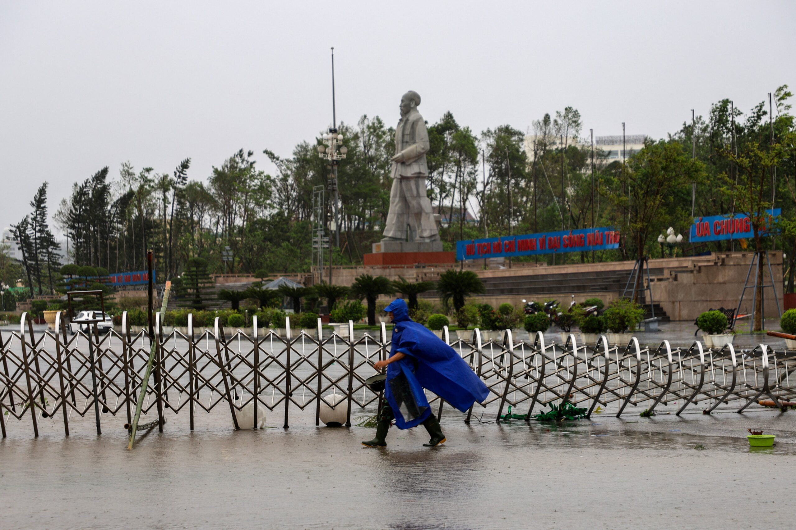 Tufão Bualoi atinge o Vietnã e deixa 8 mortos e 17 desaparecidos