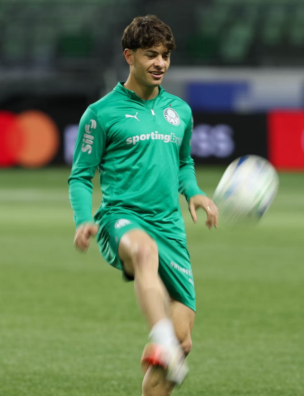 Escalação: Palmeiras treina no Allianz Parque e deve ter Giay como titular diante do River