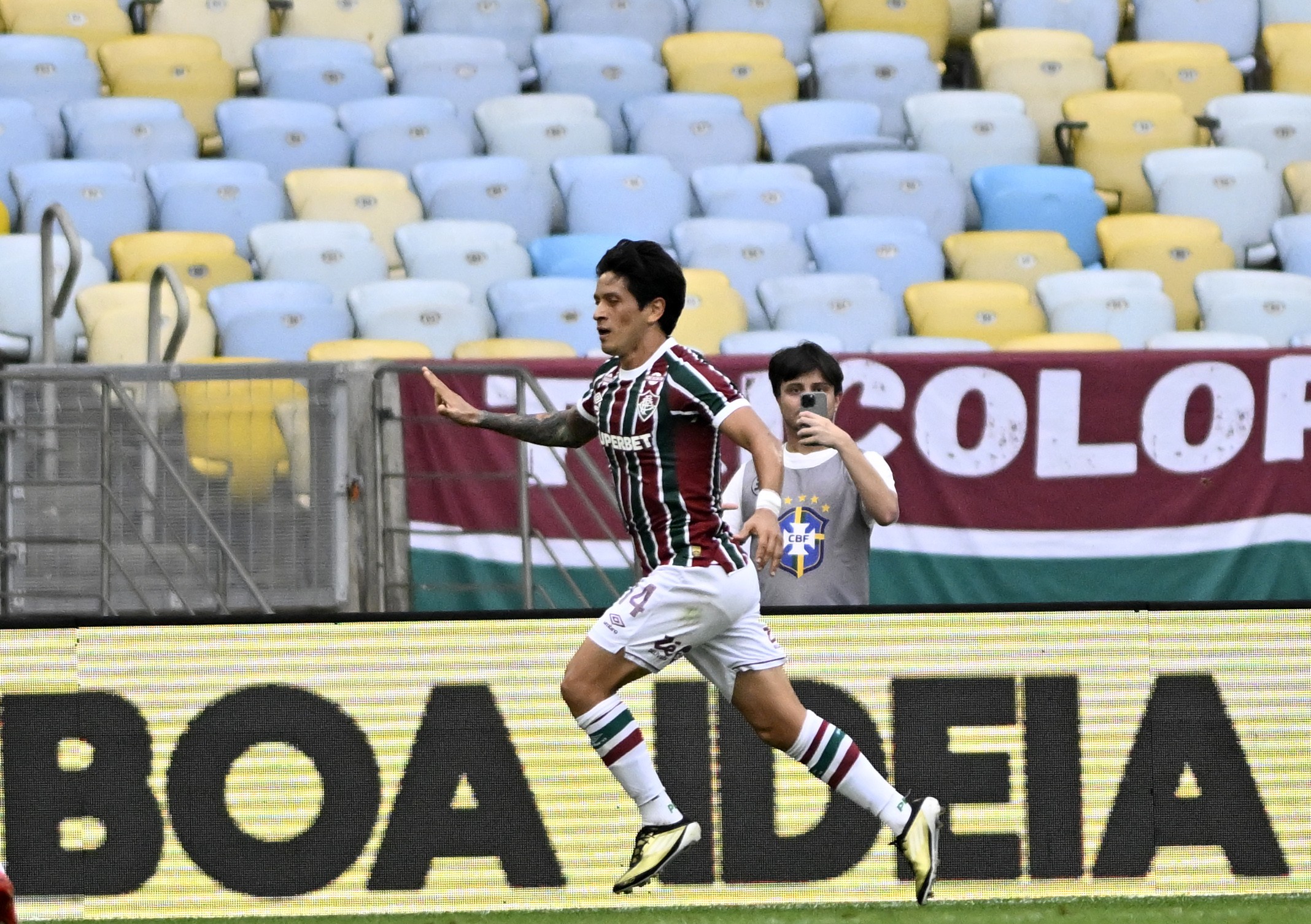 Cano revive parceria com Zubeldia e agradece técnico do Fluminense: “Conhece minha história”