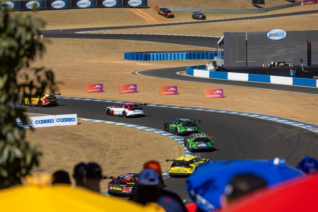 Stock Car volta com rodada dupla no Velocitta e liderança em aberto