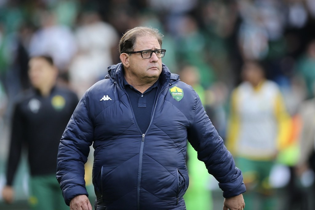 Remo anuncia Guto Ferreira como novo treinador