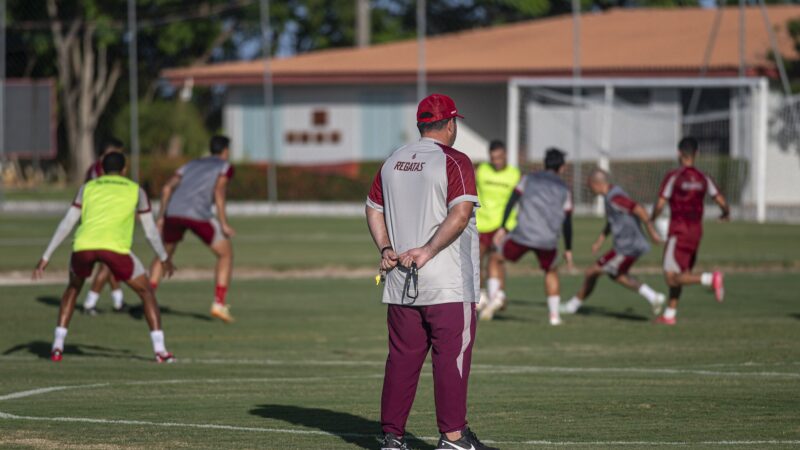 Escalação do CRB: com dois atletas suspensos e retorno de atacante, Barroca vai mudar equipe