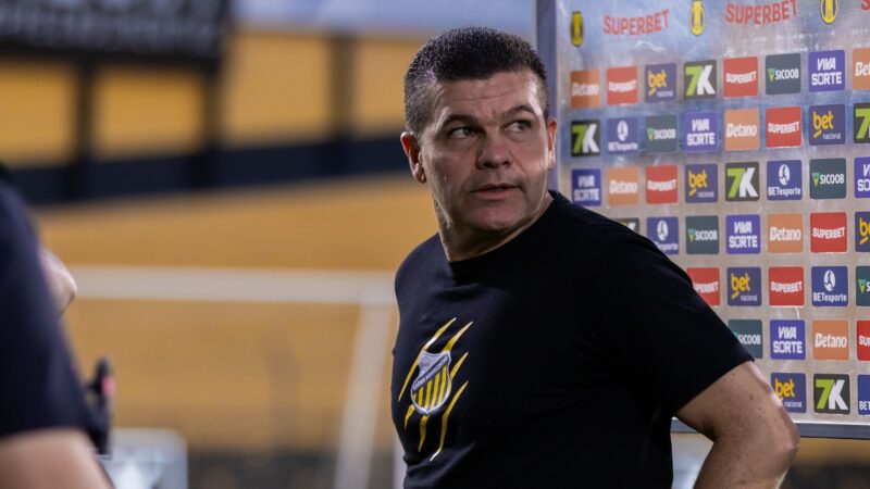 Vila Nova acerta contratação do técnico Umberto Louzer