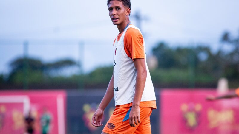 “Tem todas as características de uma futura venda”, diz técnico do sub-20 sobre zagueiro joia do Sport