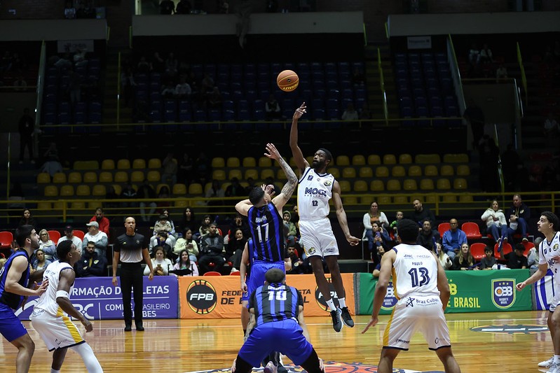 Mogi visita o Pinheiros e inicia série por vaga na final do Paulista de basquete