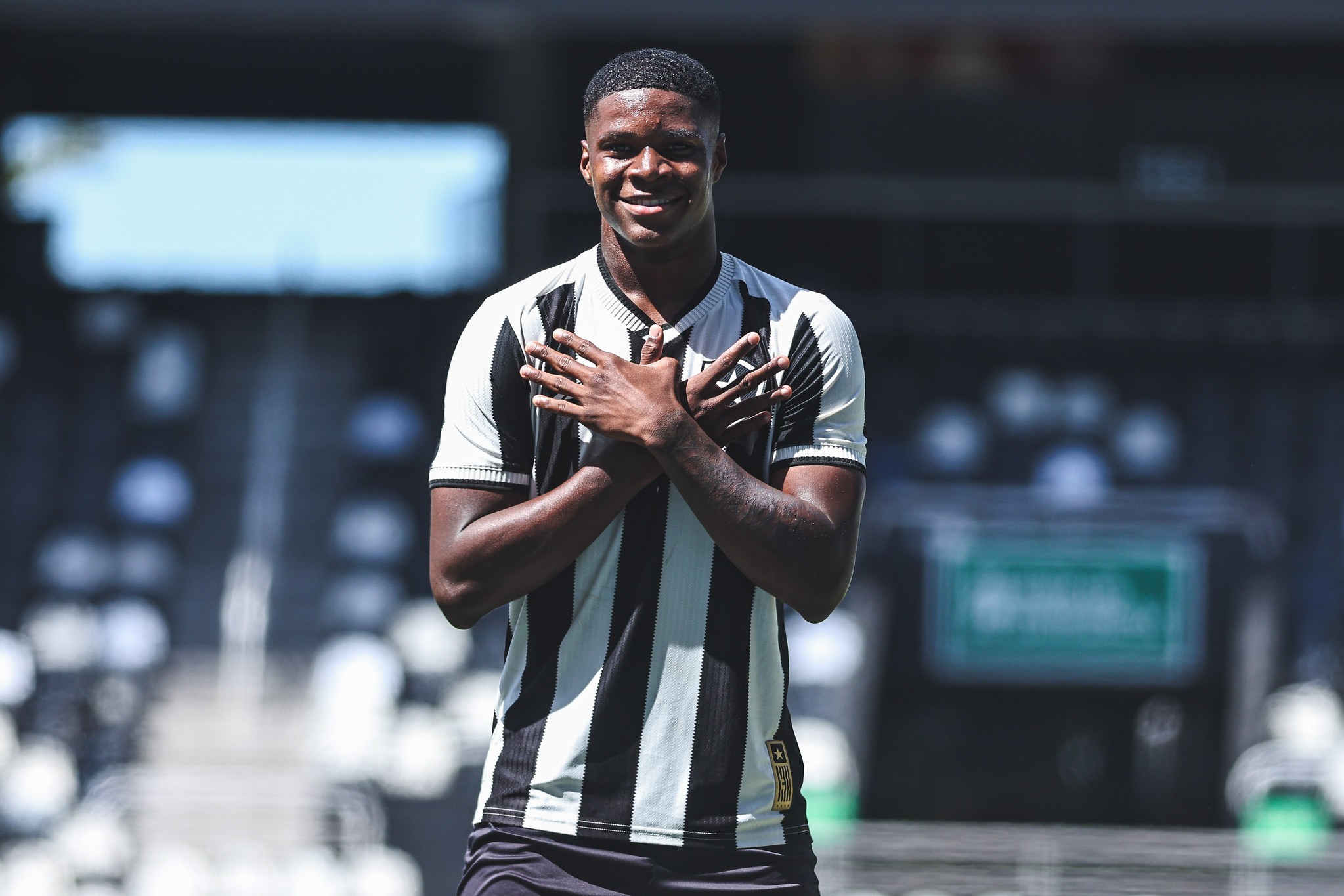 Quem é Kadir? Conheça atacante panamenho que está há um ano no Botafogo e é novidade contra o Grêmio